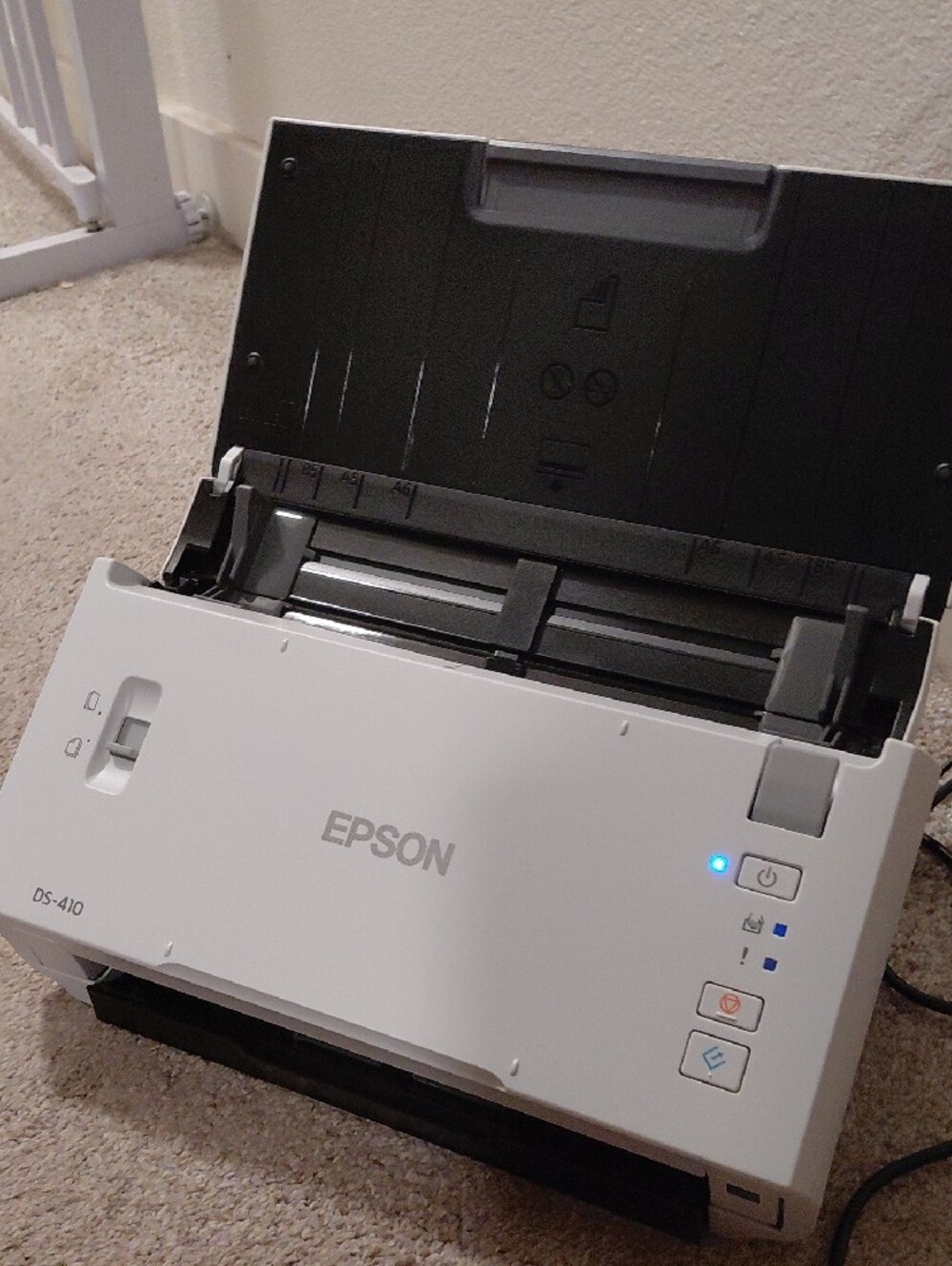 Epson DS-410 Portable Small Document Scanner - Picture 2 of 8